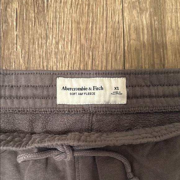 Abercrombie & Fitch Gray Athletic Shorts with Elastic Waistband - Picture 3 of 3